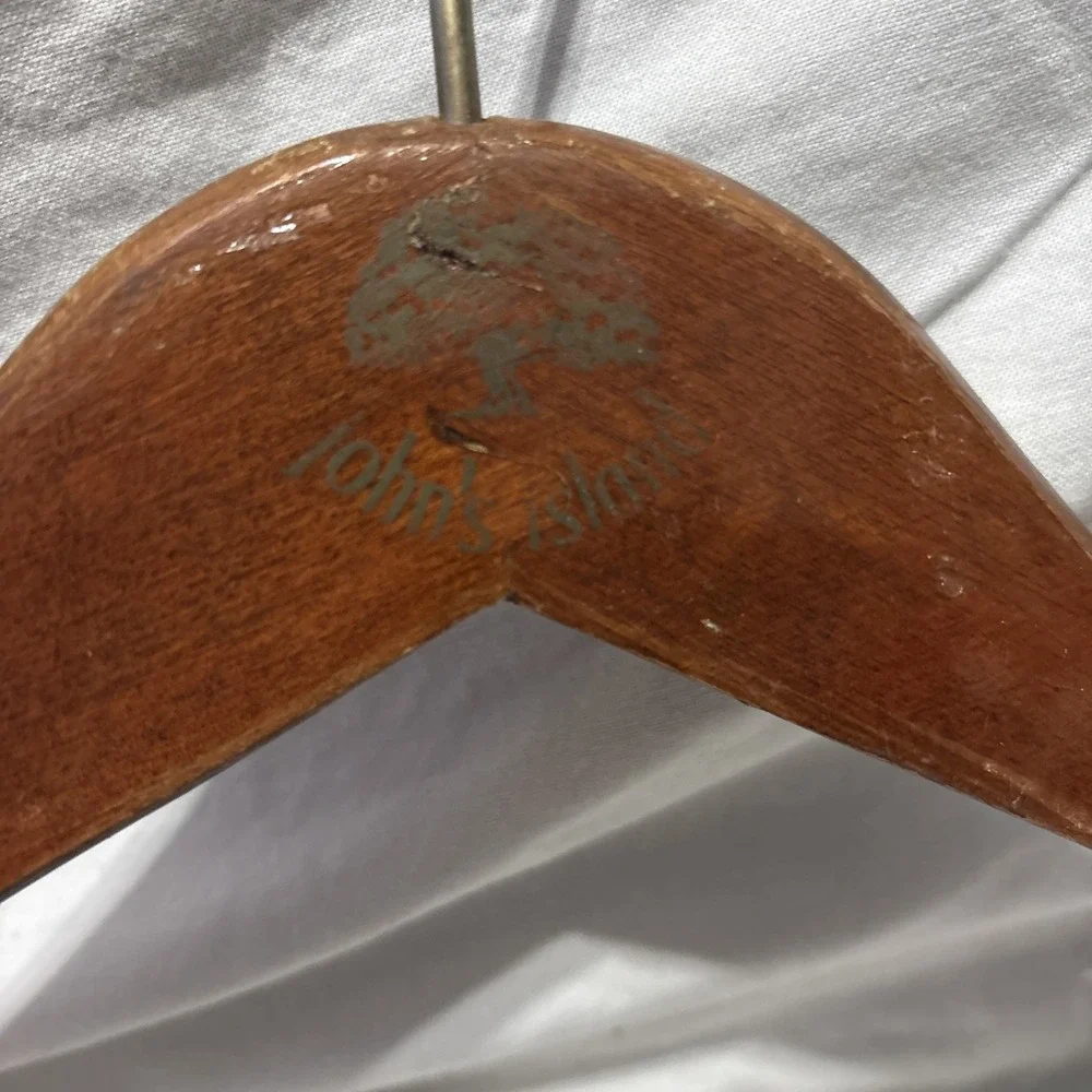 Johns Island Wood Coat Suit‎ Wooden Hangers Lot Of 4